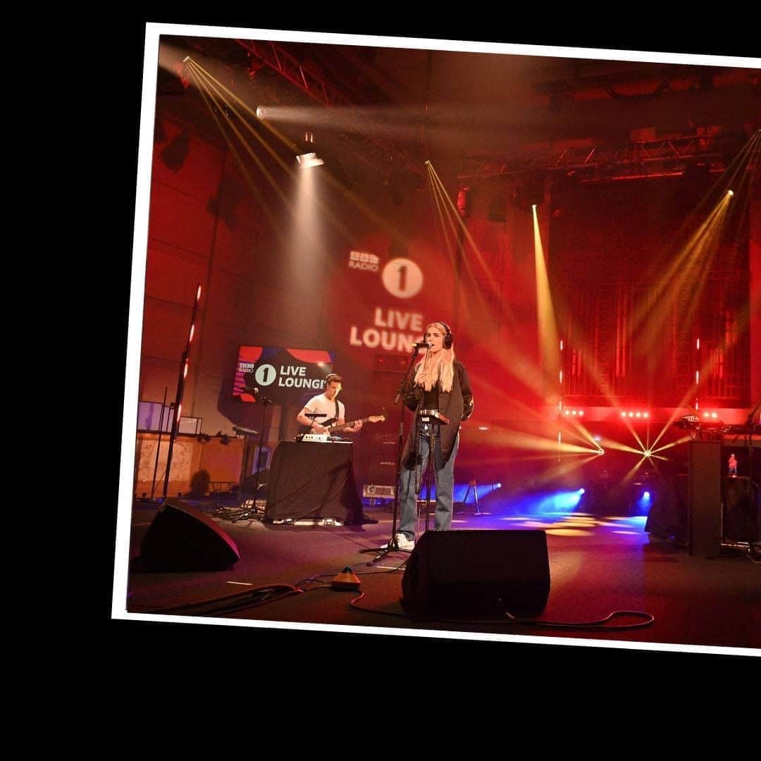 BBC Radioさんのインスタグラム写真 - (BBC RadioInstagram)「Swipe right for a selection of our fave @londongrammar pics from the Live Lounge today 📸   Listen back on @bbcsounds!」9月23日 0時30分 - bbcradio1