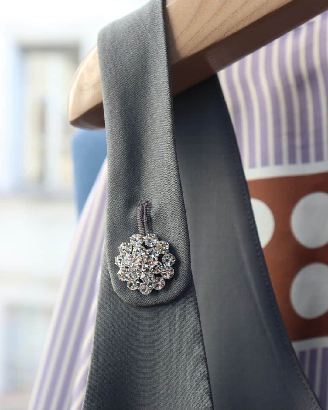 ポール&ジョーさんのインスタグラム写真 - (ポール&ジョーInstagram)「It's all in the details. Jewel button from our Astrid dress, available on our eshop.⁠ -⁠ #PaulandJoe #25PaulandJoe #FW20 #details #jewellery」9月23日 0時31分 - paulandjoeparis