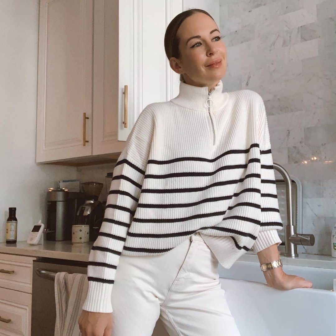 Helena Glazer Hodneのインスタグラム：「All my sweaters are officially out🐿☕️👏🏻」