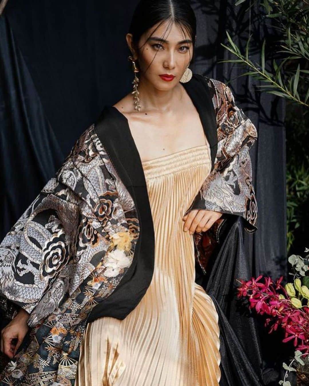 瀬畑茉有子さんのインスタグラム写真 - (瀬畑茉有子Instagram)「Thank you guys🥀 Such a beautiful dress 💫@louise.xin Thank you for the wonderful time to shoot ☄️ @daviddavincis @davidlundins  . . . #louise #dress #collection #withthewind #kimonodress #japanese #swedish #elegantdresses #asianmodel #japanesemodel #blachandwhitephotography #cateyes」9月23日 0時37分 - sehatamayuko
