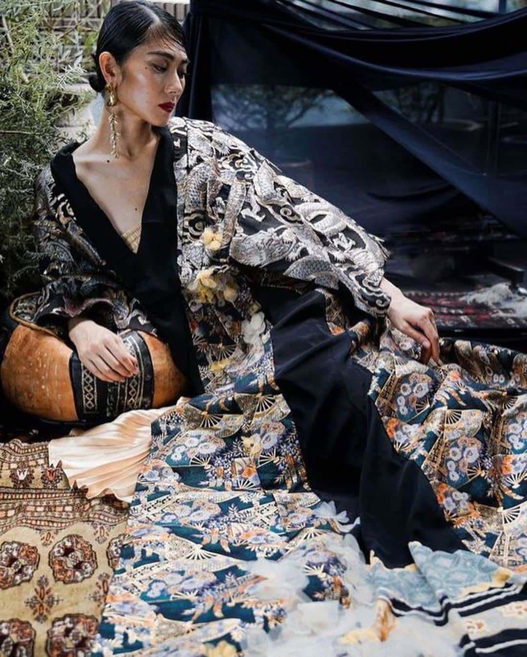 瀬畑茉有子さんのインスタグラム写真 - (瀬畑茉有子Instagram)「Thank you guys🥀 Such a beautiful dress 💫@louise.xin Thank you for the wonderful time to shoot ☄️ @daviddavincis @davidlundins  . . . #louise #dress #collection #withthewind #kimonodress #japanese #swedish #elegantdresses #asianmodel #japanesemodel #blachandwhitephotography #cateyes」9月23日 0時37分 - sehatamayuko