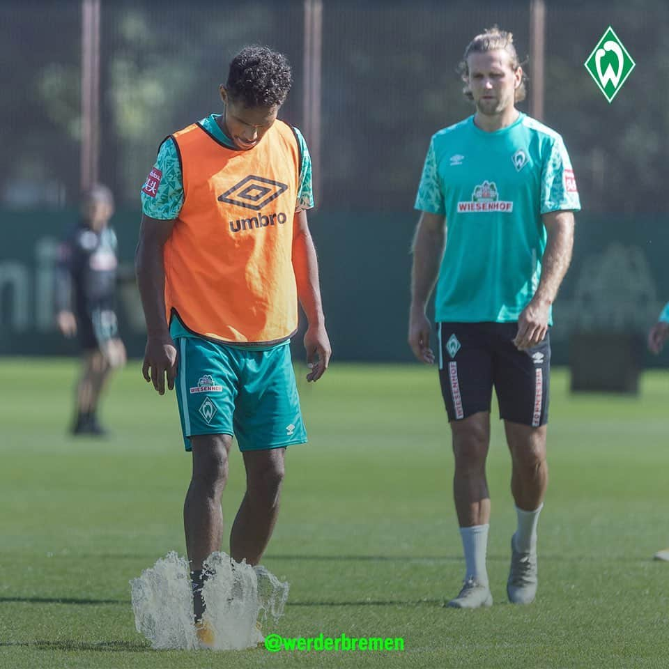 ヴェルダー・ブレーメンさんのインスタグラム写真 - (ヴェルダー・ブレーメンInstagram)「Vorbereiten. 💯 _______ #Werder #Bremen #svw #Training #Work #nordphoto」9月23日 0時43分 - werderbremen