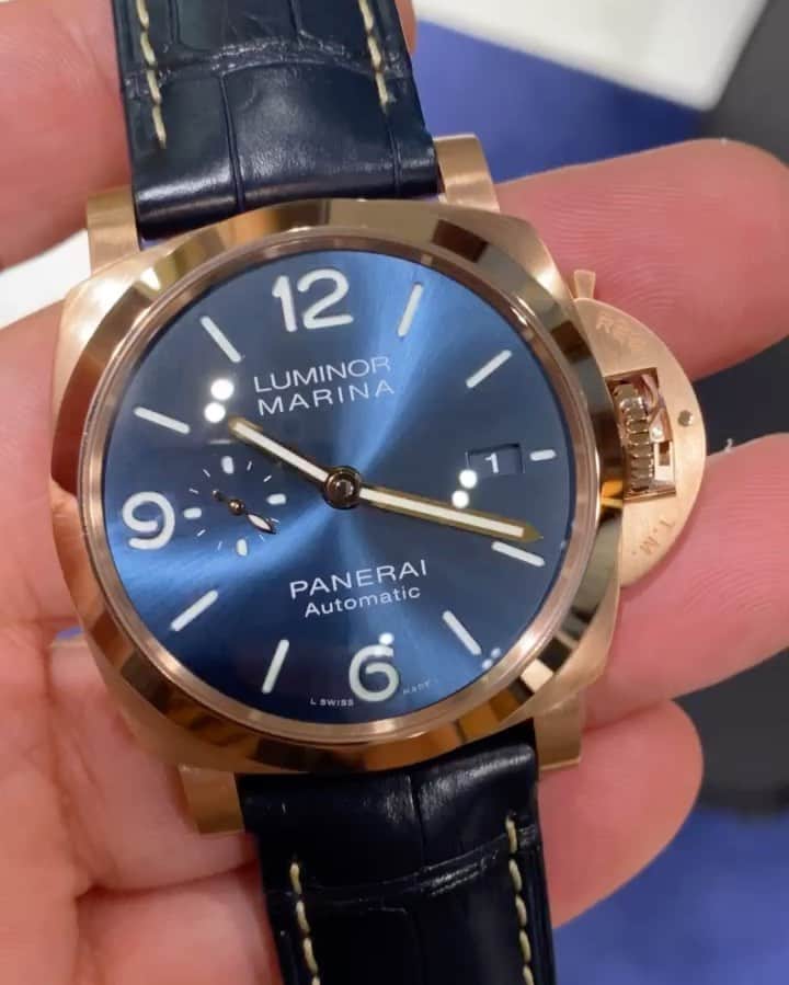 パネライのインスタグラム：「Are you a fan of precious metals for a #Panerai case? Here is the latest example with the new #PAM1112 44mm Luminor Marina Goldtech Sole Blu. Let me know what you think? #PaneraiCentral」