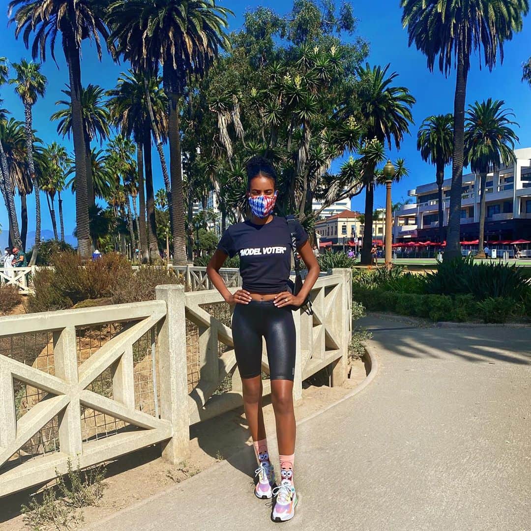 グレースマハリーのインスタグラム：「🗳 TODAY is National Voter Registration Day!!! ALL HANDS ON DECK!! Visit @fashionourfuture2020 to register to vote or check your voter registration. Be a #ModelVoter. Together, we can create a legacy that is bigger than any one fashion week, runway show or designer collection. Together, we can make history. #FOF2020 #FashionOurFuture2020」