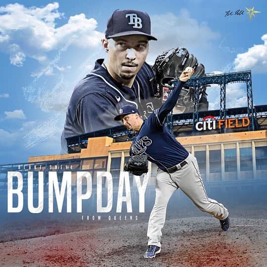 ブレイク・スネルのインスタグラム：「BUMPDAY 🦖」