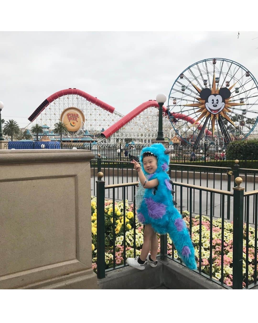 tiahy__さんのインスタグラム写真 - (tiahy__Instagram)「Missing Disneyland resort . . It's a place filled with the dream we have been wishing for. It has given a huge impact on our life. . We were able to make a lot of precious memories there. I hope we’ll have so much fun here one day. . . People are having a tough time. . I pray for the health and safety of people around the world. . . . . #disneyland #taiacostume #disneybaby」9月23日 1時02分 - tiahy__disney