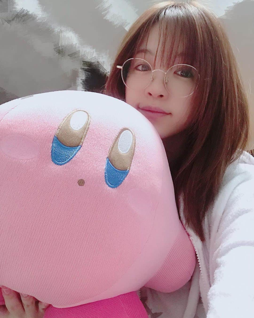 諏訪彩花のインスタグラム：「おやすみカービィー😴🌟🍭🍅笑」