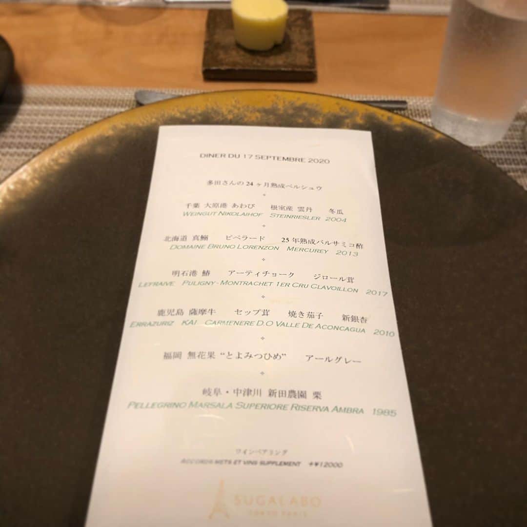のインスタグラム：「今月はお誕生日前後からがっつり働いて 行きたいところに行き 欲しいものを買う 欲に忠実月間でした🥰🥰 もともと自由人で自分のやりたいことにしか向き合えない性質だけど、自分でお店をやっている以上 責任も重いし苦手なことにもきちんと対応していかなきゃいけないのでバランスをちゃんと取れるように日々自分を律しています👹  9月ももうおわり❣️ バーサイトウ予約制で営業しておりますのでご連絡ください🙏 西麻布N、pinponbyNは毎日営業しております❣️  久しぶりのスガラボはマツタケと やっぱり生ハムが大好きだったなー💖 秋の食材はやっぱり素晴らしい✨ペアリングも最高でした🥂 仲良しさんたちとワイワイご飯たのしい😋💓🍽 次はスガラボワインバーも行きたいね🍷💓💓 #スガラボ#生ハム#ペアリング #barsaito#wine#winebar#🍷#奥渋谷」