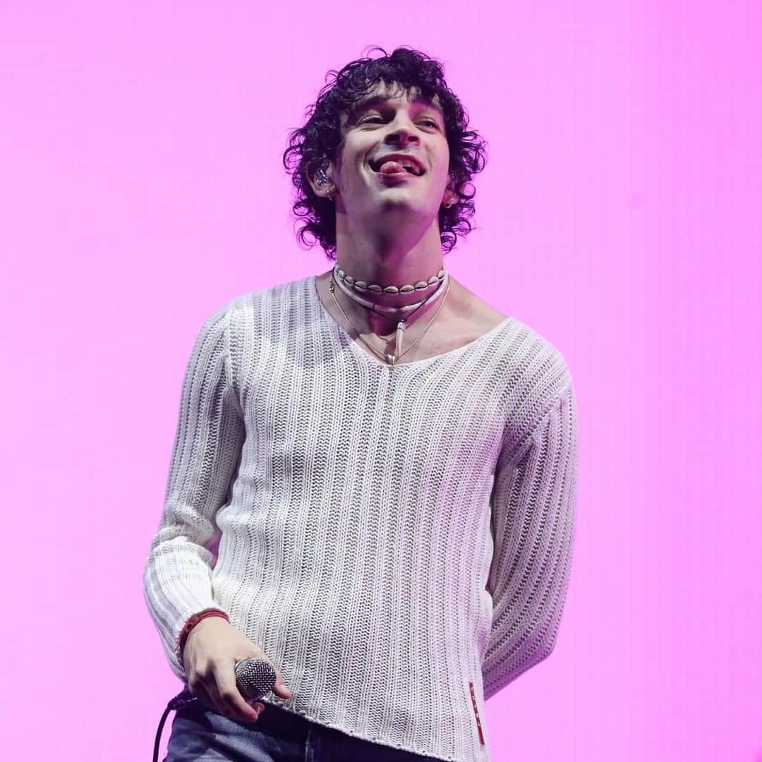 MTVさんのインスタグラム写真 - (MTVInstagram)「It's the 🍂 𝒇𝒊𝒓𝒔𝒕 𝒅𝒂𝒚 𝒐𝒇 𝒇𝒂𝒍𝒍 🍂 which means I spent way too long on Getty this morning finding pics of celebrities in sweaters. Please play "Cardigan" by @taylorswift while you look at this post in order to get the full effect.」9月23日 1時01分 - mtv