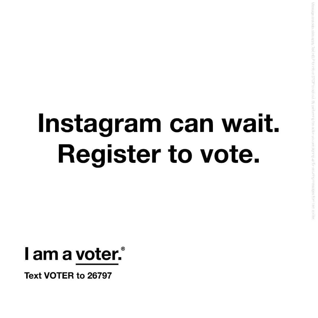 WHO WHAT WEARさんのインスタグラム写真 - (WHO WHAT WEARInstagram)「Do you know your voter status? For the next hour, we are halting publishing across all our channels as a collective pause to encourage everyone to make sure they are registered to vote ahead of Election Day. It’s so fast, so easy, and so important. Text VOTER to 26797 or tap the link in our bio to make sure you’re all set to vote in the November election. We are voters—are you? #NationalVoterRegistrationDay」9月23日 1時01分 - whowhatwear