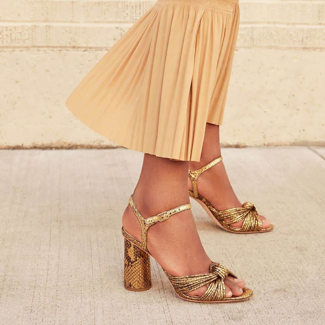 のインスタグラム：「Shades of yellow and gold 💛」