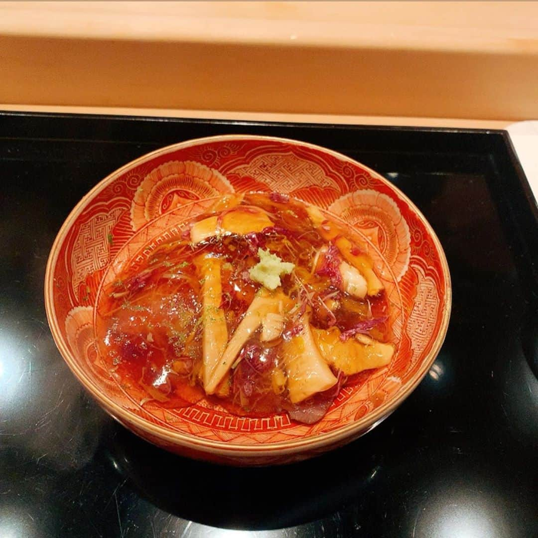 橘司さんのインスタグラム写真 - (橘司Instagram)「死ぬまでに食べれて良かったシリーズ！ 久我山から銀座に移転したの💕 近くなって嬉しい🥺💘‼️‼️ 頭弾ける美味さ🥺‼️‼️‼️ ここはマジで半端ない皿ばっかり出してきます💏💗 #飛ぶぞこれ なやつ😂💖❣️❣️❣️ 一人4万程💴夜の部💕 日本酒も楽しいの沢山あるよん💖 #銀座 #銀座グルメ #グルメならここ #美食家 #器楽亭」9月23日 1時12分 - tachibana_tsukasa820