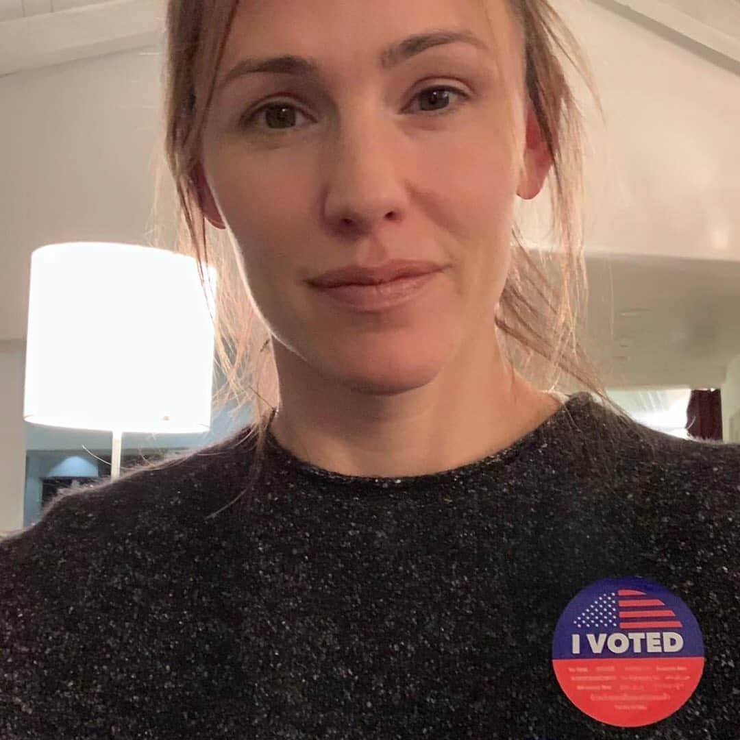 Amazon Videoさんのインスタグラム写真 - (Amazon VideoInstagram)「My favorite kind of exercise is exercising my right to vote, followed by seated yoga poses. Make sure you're registered TODAY.」9月23日 1時16分 - primevideo