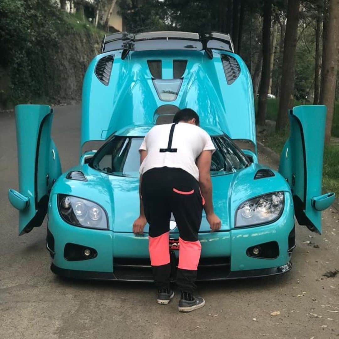 CarsWithoutLimitsさんのインスタグラム写真 - (CarsWithoutLimitsInstagram)「@don_koenigsegg’s Tiffany Blue Koenigsegg CCXR, Murcielago SV & SLS Black Series. Which one are you picking ??? #CarsWithoutLimits #CCXR #MurcielagoSV #SLSBlackSeries」9月23日 1時28分 - carswithoutlimits