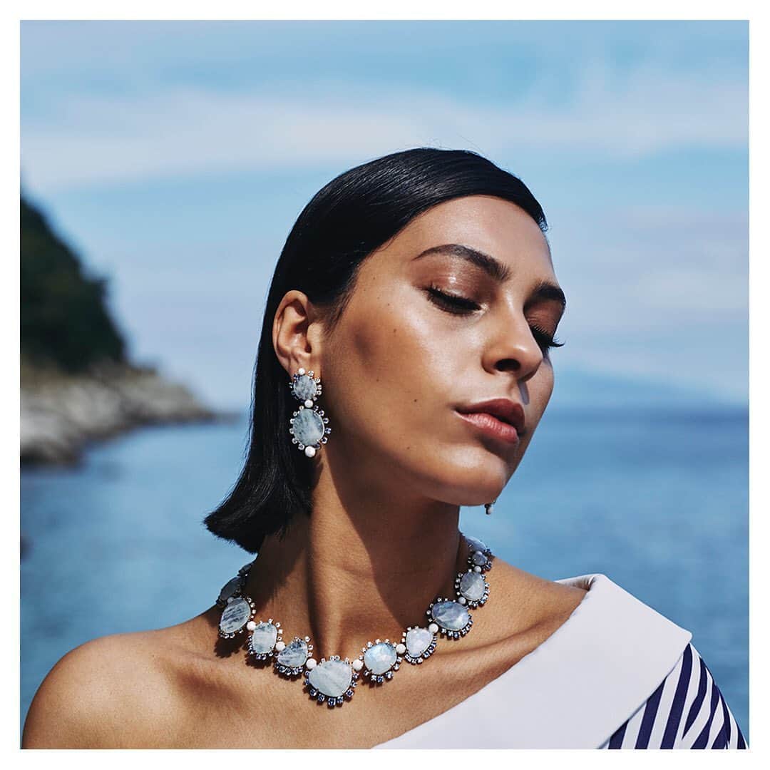 Chanteclerさんのインスタグラム写真 - (ChanteclerInstagram)「Precious shades of blue in this necklace, set with labradorite, sky blue sapphires and diamonds.  #ChanteclerCapri #Capri #Chanteclerhighjewelry #craftsmanship」9月23日 1時38分 - chantecler_official