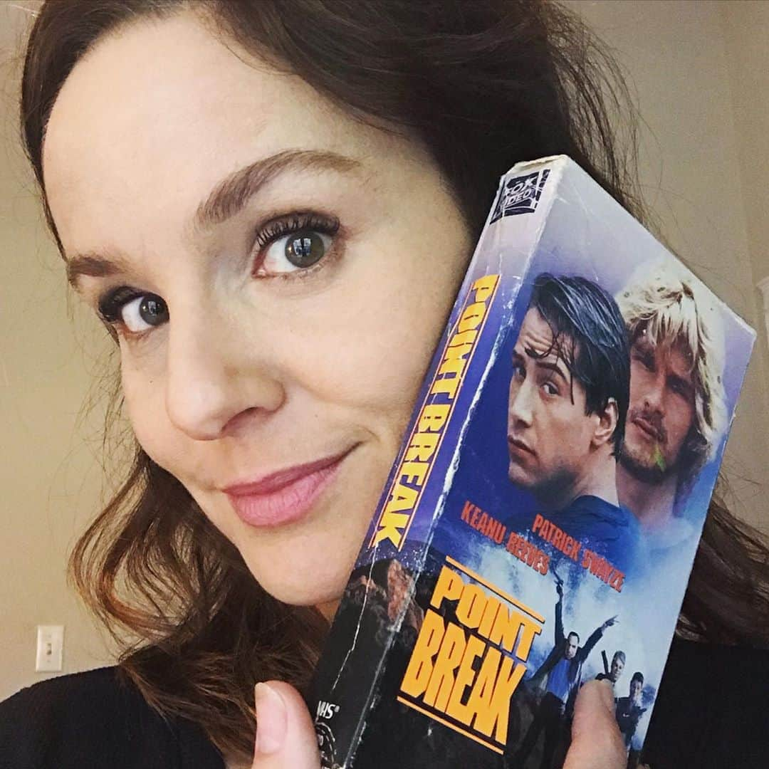 サラ・ウェイン・キャリーズさんのインスタグラム写真 - (サラ・ウェイン・キャリーズInstagram)「getting ready to direct again & studying up on the women director giants like kathryn bigelow.  . also don’t tell me this movie isn’t great.  . #womeninfilm #kathrynbigelow #pointbreak #VHS #backtowork」9月23日 1時29分 - sarahwaynecallies