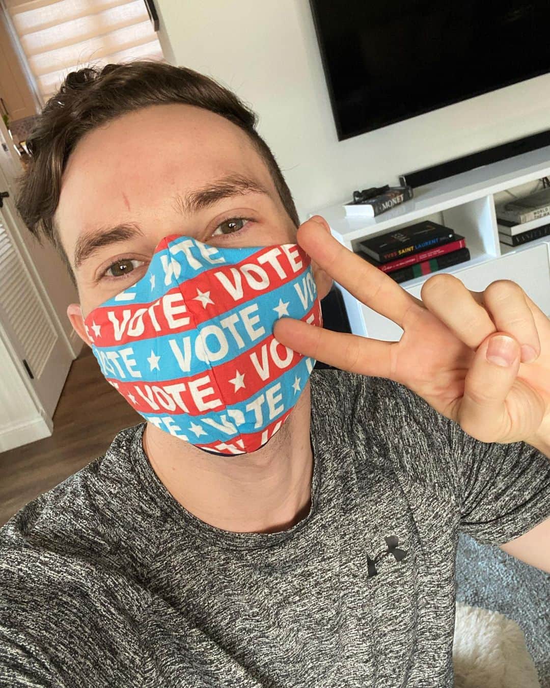 アダム・リッポンのインスタグラム：「Happy #VoterRegistrationDay!!! #voterregistration」