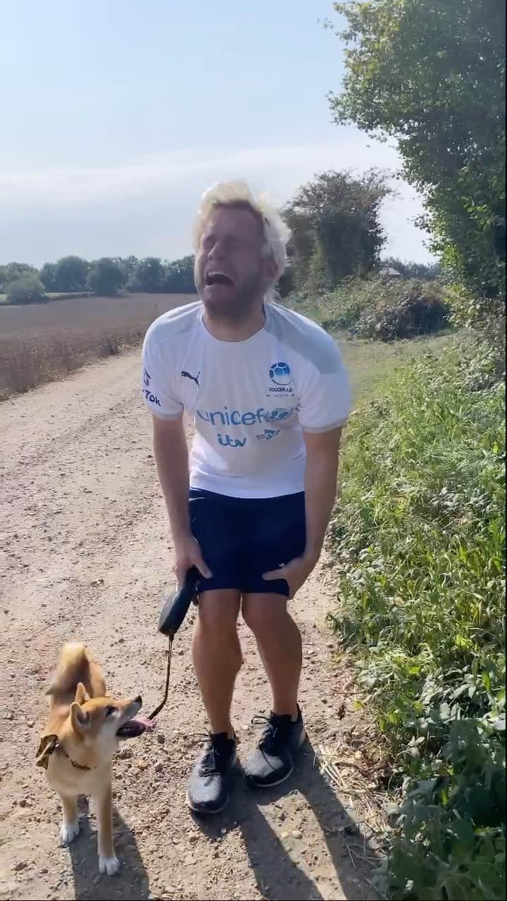 オリー・マーズのインスタグラム：「Doesn’t matter how old you get, still stings the same 🍃🤦🏻‍♂️😫🤬🤣」