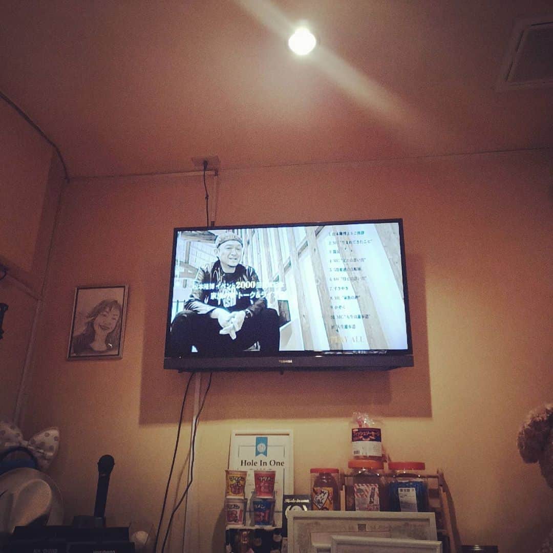 松本隆博のインスタグラム：「。 いやぁ…感動して泣いた😭 めちゃくちゃ泣いた。 松本隆博の新しいDVD観てさ。 号泣さ。独りで観ちゃいかん。  ～人生遊歩道～  さ、代行呼んで帰ります…  飲み過ぎたのは♪… 自分のせいよ♪(^○^)」