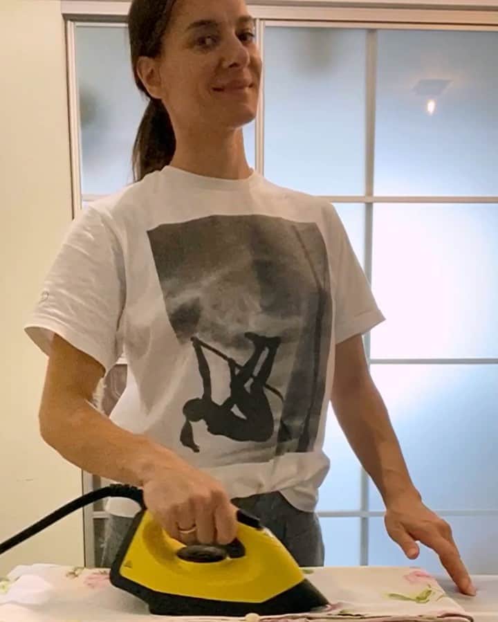 エレーナ・イシンバエワのインスタグラム：「Лена-хозяюшка! Не только ножки золотые, но ещё и ручки☺️😁🤣!」