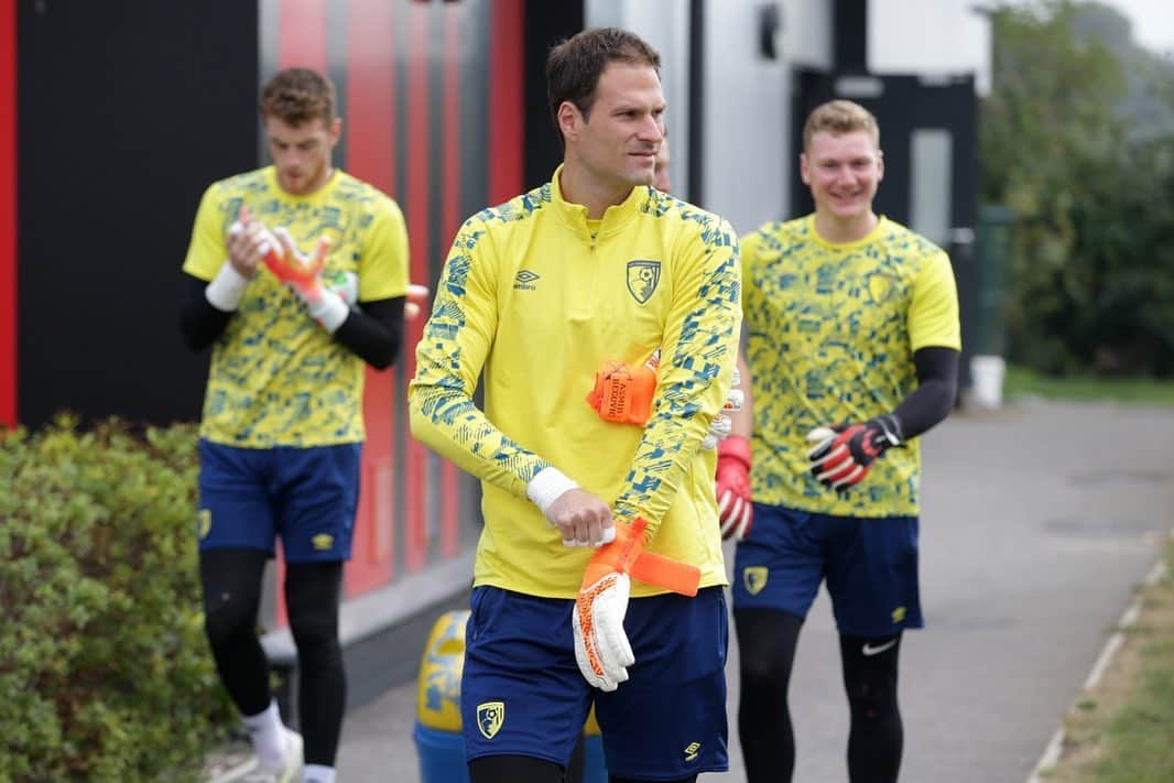 アスミル・ベゴヴィッチさんのインスタグラム写真 - (アスミル・ベゴヴィッチInstagram)「🍒⚽️🆎🧤 @officialafcb @ab1gk」9月23日 2時20分 - asmir1