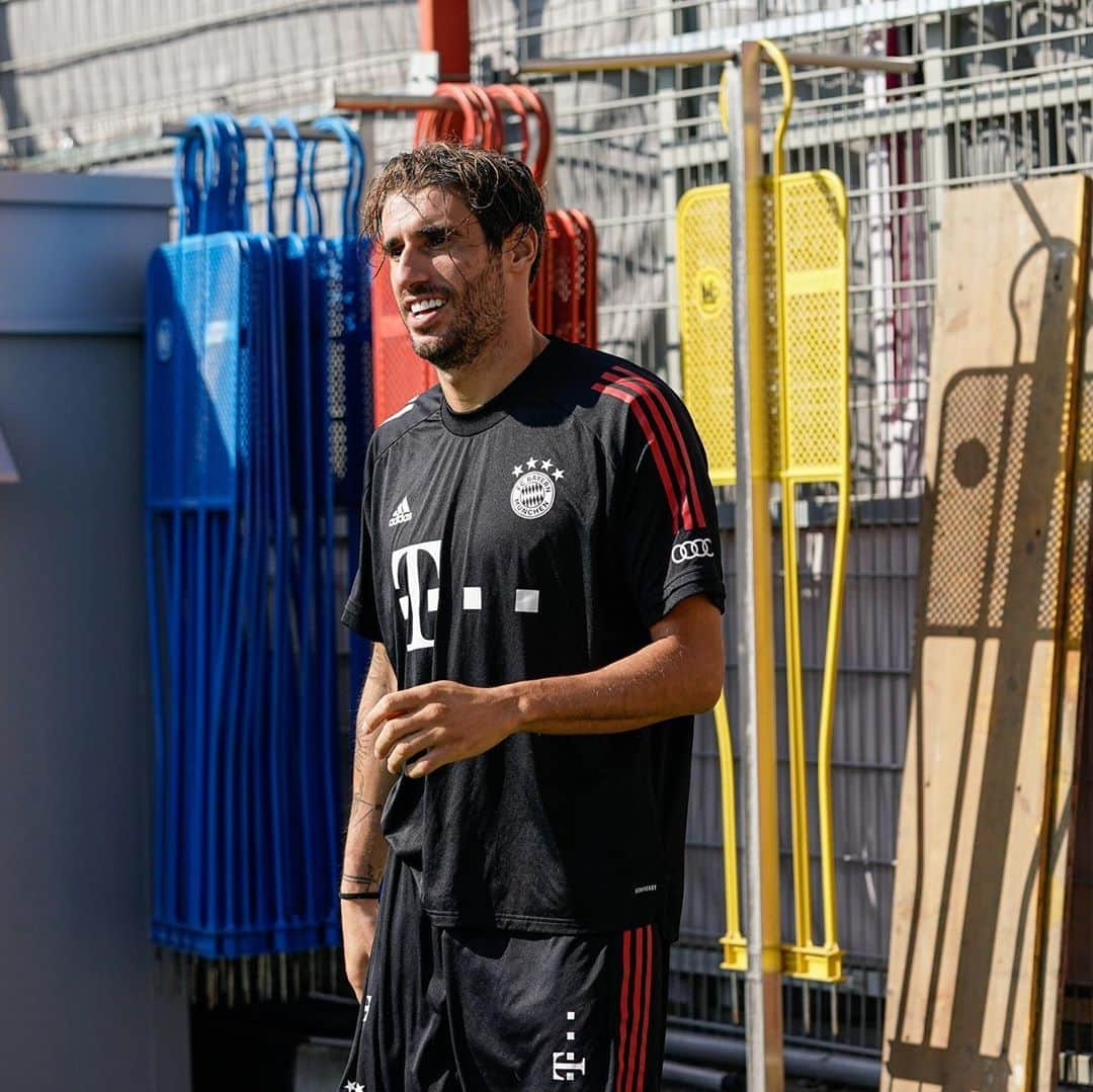 ハビ・マルティネスさんのインスタグラム写真 - (ハビ・マルティネスInstagram)「⚽️☀️ #training」9月23日 2時30分 - javi8martinez