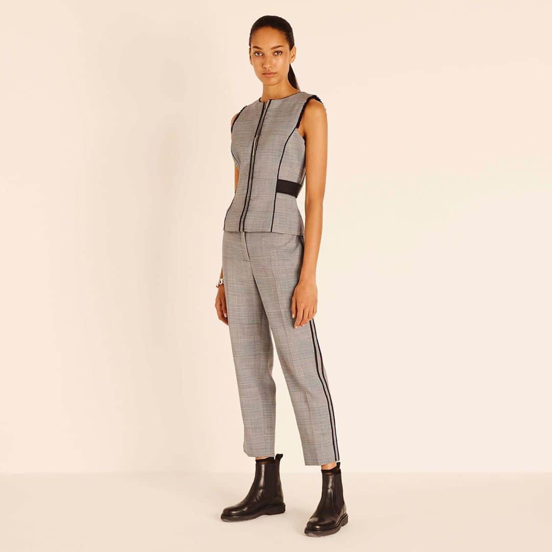 アマンダ ウェイクリーのインスタグラム：「A contemporary take on power dressing for the modern Wakeley Woman... #effortless #wakeleywoman」