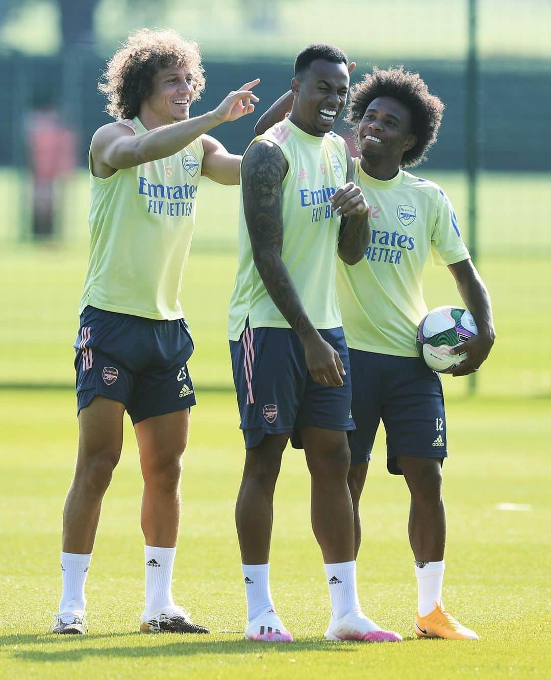 アーセナルFCさんのインスタグラム写真 - (アーセナルFCInstagram)「🇧🇷 Those boys from Brazil 😆 ⁠⠀ ⁠⠀ #Arsenal #Brazil #DavidLuiz #Gabriel #Willian #training」9月23日 2時27分 - arsenal