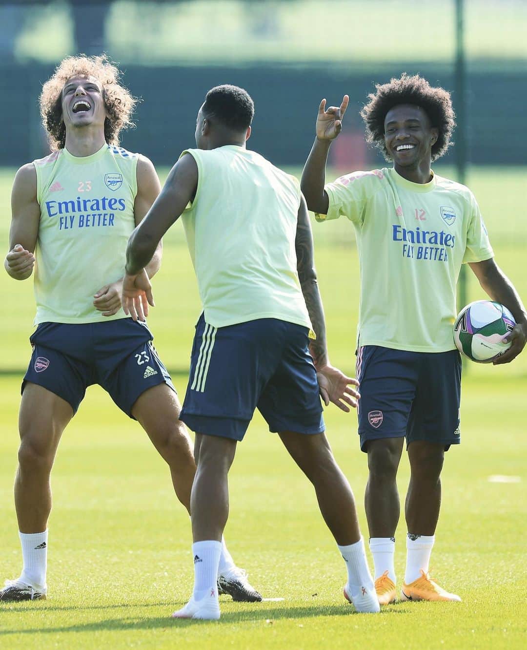 アーセナルFCさんのインスタグラム写真 - (アーセナルFCInstagram)「🇧🇷 Those boys from Brazil 😆 ⁠⠀ ⁠⠀ #Arsenal #Brazil #DavidLuiz #Gabriel #Willian #training」9月23日 2時27分 - arsenal