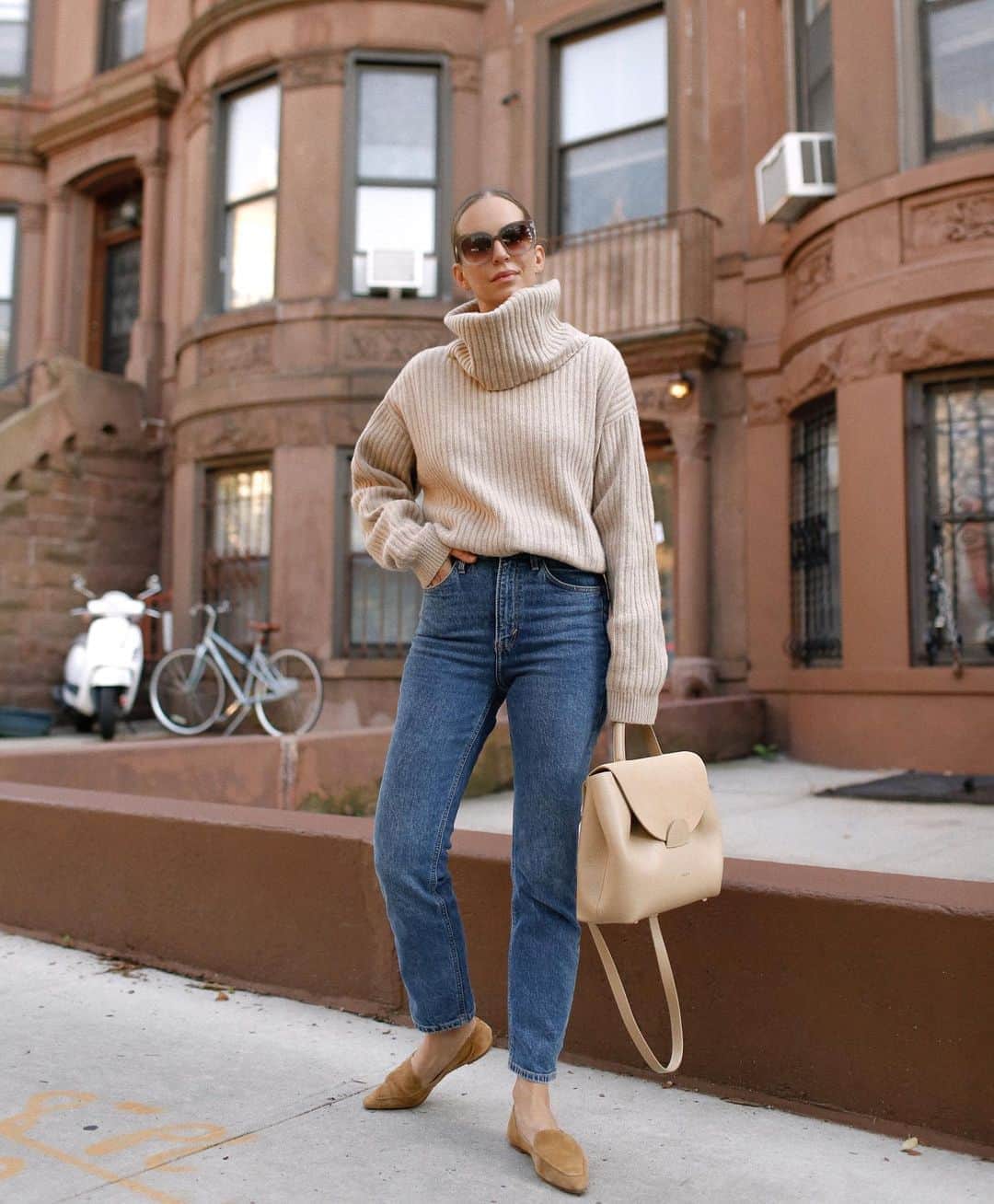 Helena Glazer Hodneさんのインスタグラム写真 - (Helena Glazer HodneInstagram)「Happy official first day of fall🍂. Turtleneck and denim are from @hm where I always find the best closet essentials #hmxme #HMLeague #ad」9月23日 2時36分 - brooklynblonde1