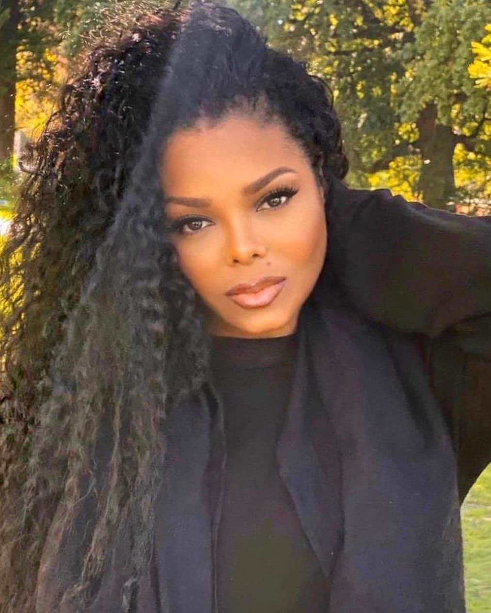 ジャネット・ジャクソンさんのインスタグラム写真 - (ジャネット・ジャクソンInstagram)「#HappyFall u guys 🍁🧣」9月23日 2時42分 - janetjackson