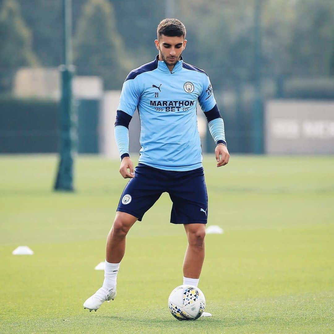 マンチェスター・シティFCさんのインスタグラム写真 - (マンチェスター・シティFCInstagram)「Tuesday tune-up 💪 #mancity」9月23日 2時55分 - mancity