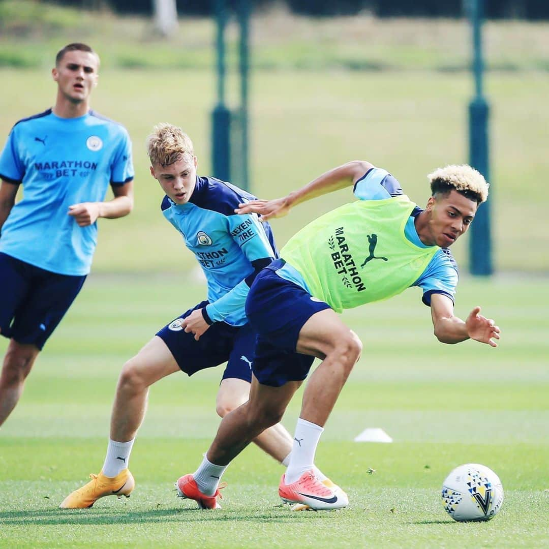 マンチェスター・シティFCさんのインスタグラム写真 - (マンチェスター・シティFCInstagram)「Tuesday tune-up 💪 #mancity」9月23日 2時55分 - mancity