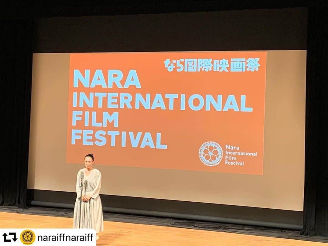 渡辺真起子さんのインスタグラム写真 - (渡辺真起子Instagram)「#repost @naraiffnaraiff ・・・ なら国際映画祭2020閉会です！ 受賞監督の皆様、俳優の皆様おめでとうございます！ 参加いただきました監督の皆様ありがとうございました！ オープニングを飾っていただきましたDJ RENA君、映画祭期間中を彩ってくださったアートナイトの皆様、参加いただいたユースプログラムの皆様。司会の川原ちかよさん、審査員の行定勲さん、中野信子さん、渡辺真起子さん、映画祭を支えてくれた協賛企業の皆様、レッドカーペット会員の皆様、ボランティアの皆様ご参加いただきました全ての皆様、長時間ありがとうございました！  なら国際映画祭2020閉幕です。  #なら国際映画祭2020 #感謝」9月23日 2時48分 - watanabe_makiko