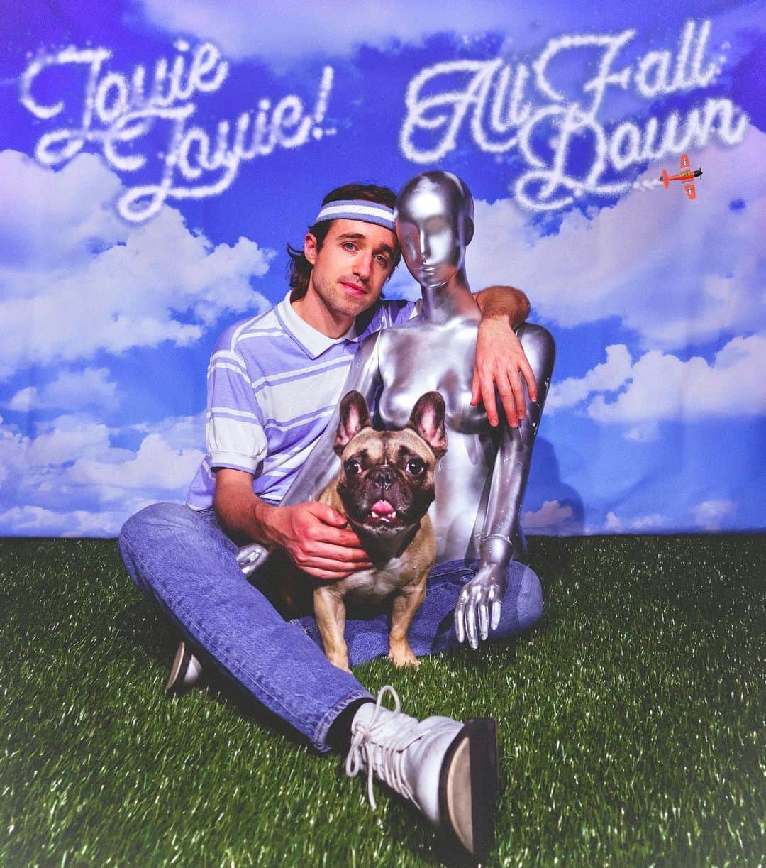 HOLYCHILDのインスタグラム：「Hey party people, this is Louie. I just dropped the debut single, “All Fall Down” from my solo project Louie Louie! today so go stream it wherever you get your jams, check out our stories for a lil snippet of it and follow me here for more heartbreak in the fall of the empire: @louielouiejams ❤️」