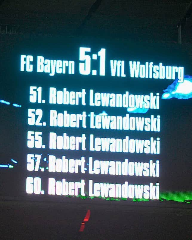 バイエルン・ミュンヘンさんのインスタグラム写真 - (バイエルン・ミュンヘンInstagram)「5️⃣ goals, 9️⃣ minutes. Five years ago today, @_rl9 made history. 🤯」9月23日 3時28分 - fcbayern