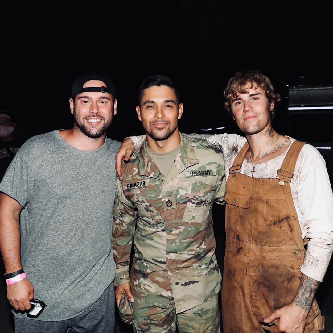 のインスタグラム：「You said it best my dear @scooterbraun, a road of memories and a canvas we continue to paint together! That is success’s definition.. doing what you love, with the like-mindedness of the people you love and respect. The world is a very different place, and that’s ok, as long as we know why do it all. #HOLY  Thank you @justinbieber @scooterbraun @colinseyes, so touched by this video’s light!  Watch the #HOLY music video, out now.」