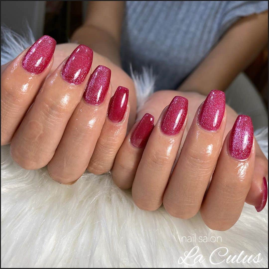 Mihoさんのインスタグラム写真 - (MihoInstagram)「nails. . . 赤もめっちゃかわいいー🥺❣️ @icegel_japan @icegelnail スターギャラクシーネイル💅🌌✨✨ . . スターギャラクシージェルに、 カラージェルを混ぜて作った オリジナル♡♡♡ . お客様の要望を少しでも叶えたくて お客様の好みと、肌の色に合わせて調合しています🤗✨ . . 似合わせカラー、任せてください❣️ . . スターギャラクシー、 マグネットジェルは、 1本¥300-で追加できます✨ . ◆オフ込み1.5時間 ◆丁寧ケア付き ◆1ヶ月以内のご来店で¥500-引き (キャンペーンデザインは適用外) . . . #laculus #お客様ネイル  #スターギャラクシー#美甲#フィルインサロン . #ネイル #ジェル #ジェルネイル #ネイルアート #ネイルサロン #ネイルデザイン #三宮フィルイン #秋ネイル  #プライベートサロン #プライベートネイルサロン #ネイルアーティスト . #神戸 #三宮 #神戸元町 #大阪 . #神戸ネイル #神戸ネイルサロン #三宮ネイルサロン #三宮ネイル . #nail #nails #nailart #beauty #kawaii」9月23日 3時31分 - la.source_nail
