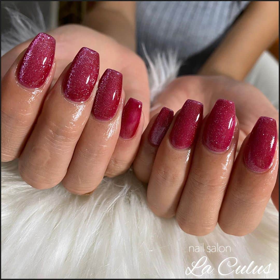 Mihoさんのインスタグラム写真 - (MihoInstagram)「nails. . . 赤もめっちゃかわいいー🥺❣️ @icegel_japan @icegelnail スターギャラクシーネイル💅🌌✨✨ . . スターギャラクシージェルに、 カラージェルを混ぜて作った オリジナル♡♡♡ . お客様の要望を少しでも叶えたくて お客様の好みと、肌の色に合わせて調合しています🤗✨ . . 似合わせカラー、任せてください❣️ . . スターギャラクシー、 マグネットジェルは、 1本¥300-で追加できます✨ . ◆オフ込み1.5時間 ◆丁寧ケア付き ◆1ヶ月以内のご来店で¥500-引き (キャンペーンデザインは適用外) . . . #laculus #お客様ネイル  #スターギャラクシー#美甲#フィルインサロン . #ネイル #ジェル #ジェルネイル #ネイルアート #ネイルサロン #ネイルデザイン #三宮フィルイン #秋ネイル  #プライベートサロン #プライベートネイルサロン #ネイルアーティスト . #神戸 #三宮 #神戸元町 #大阪 . #神戸ネイル #神戸ネイルサロン #三宮ネイルサロン #三宮ネイル . #nail #nails #nailart #beauty #kawaii」9月23日 3時31分 - la.source_nail