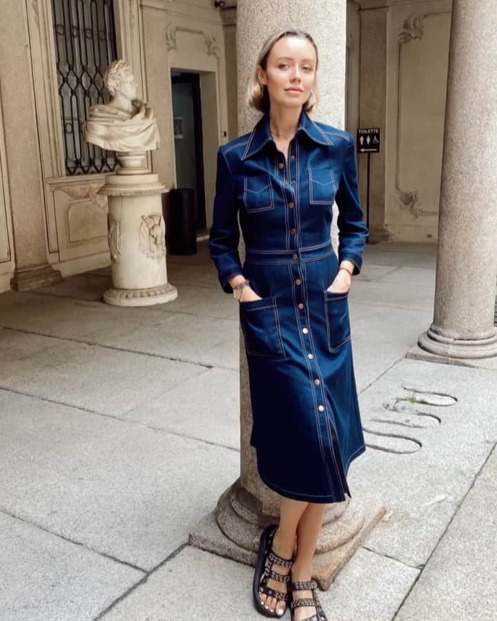 Nataly Osmannのインスタグラム：「When mindfulness meets fashion, new sustainable line @vika2.0_official  by @vikagazinskaya  Как я радуюсь, когда появляются новые и доступные эко-линии в одежде, которые могут задержаться в гардеробе на много сезонов вперёд. Встречайте @vika2.0_official  от @vikagazinskaya  Вика даже написала свой манифест на неоднозначную тему “устойчивого развития»: по каким критериям выбираются материалы и каким образом они снижают и минимизируют вредные производственные процессы «модной индустрии».」
