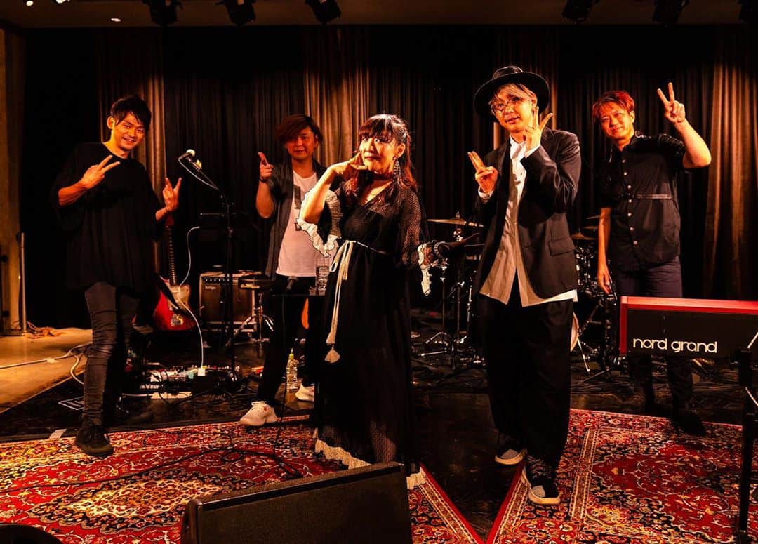 tokuのインスタグラム：「toku from GARNiDELiA Presents Special Live Tasty Time at Music Crossing Vol.4の今夜は、スペシャルゲストにangela atsukoさんをむかえての配信ライブでした❗️  パワフルで素敵な歌声と、めちゃめちゃ楽しいトークを堪能させて頂いちゃいました🤗 angelaさんの楽曲をはじめ、素敵な音楽でクロッシングいたしました🥳  Guest Vocal : atsuko (angela) Guitar : 梶原健生 Bass : セキタヒロシ Drums : 早川誠一郎 Keyboard & Manipulation : toku PA & Monitor : 馬場政誌  #ttmc #TTMC #angela_jpn #atsuko #GARNiDELiA #toku #streamingplus」