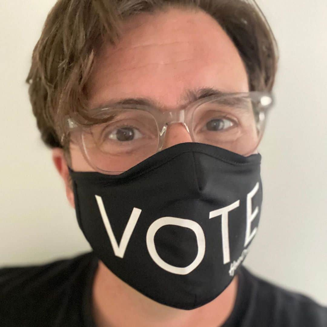 Jimmy Eat Worldさんのインスタグラム写真 - (Jimmy Eat WorldInstagram)「Today is #NationalVoterRegistrationDay. Celebrate with @headcountorg and make sure you’re #VoteReady. Register to vote or check your status now at headcount.org」9月23日 3時43分 - jimmyeatworld