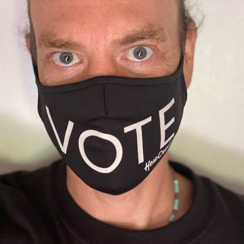 Jimmy Eat Worldさんのインスタグラム写真 - (Jimmy Eat WorldInstagram)「Today is #NationalVoterRegistrationDay. Celebrate with @headcountorg and make sure you’re #VoteReady. Register to vote or check your status now at headcount.org」9月23日 3時43分 - jimmyeatworld