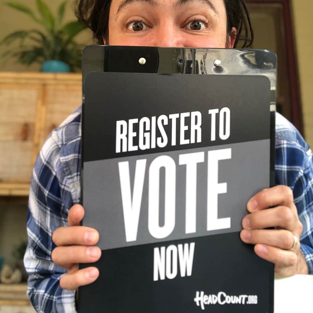 ウォーク・ザ・ムーンのインスタグラム：「it’s #nationalvoterregistrationday. make sure you’re #voteready and get registered over at headcount.org. #thefutureisvoting」