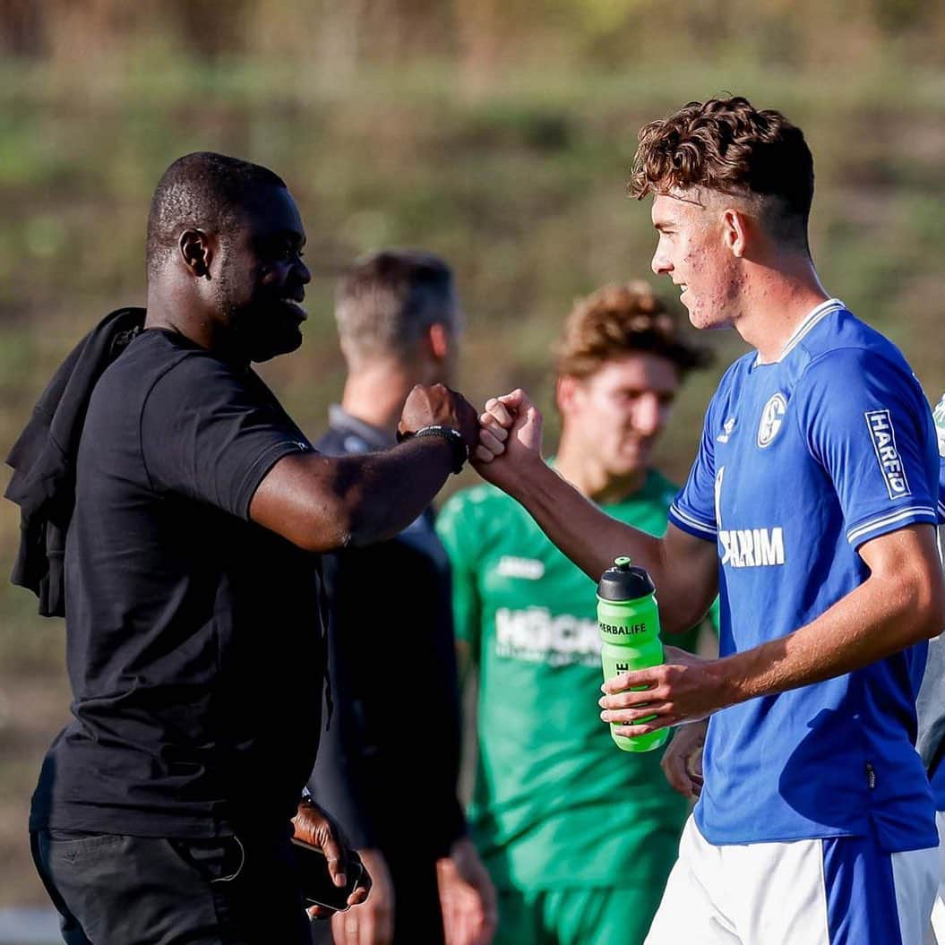 ゲーラルド・アサモアのインスタグラム：「Good game, good mood 😁🙌🏿   #U23 #S04」