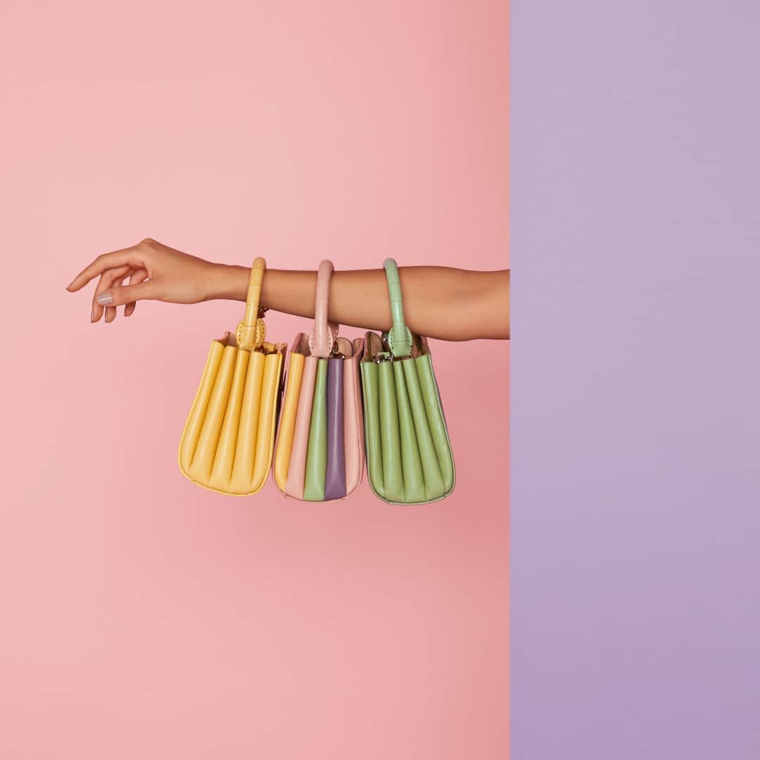 Schutzのインスタグラム：「THE COLOR INSPIRATION YOU NEEDED ❤️ #newin #schutzcandy」