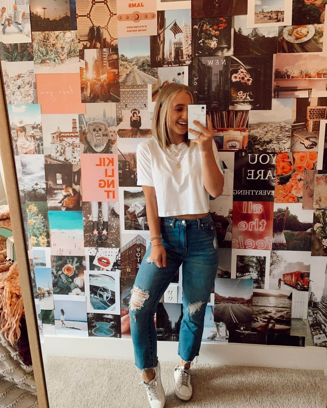 ベイリー・キーのインスタグラム：「my wall says I’m killing it but i think nursing school is actually killing me...」