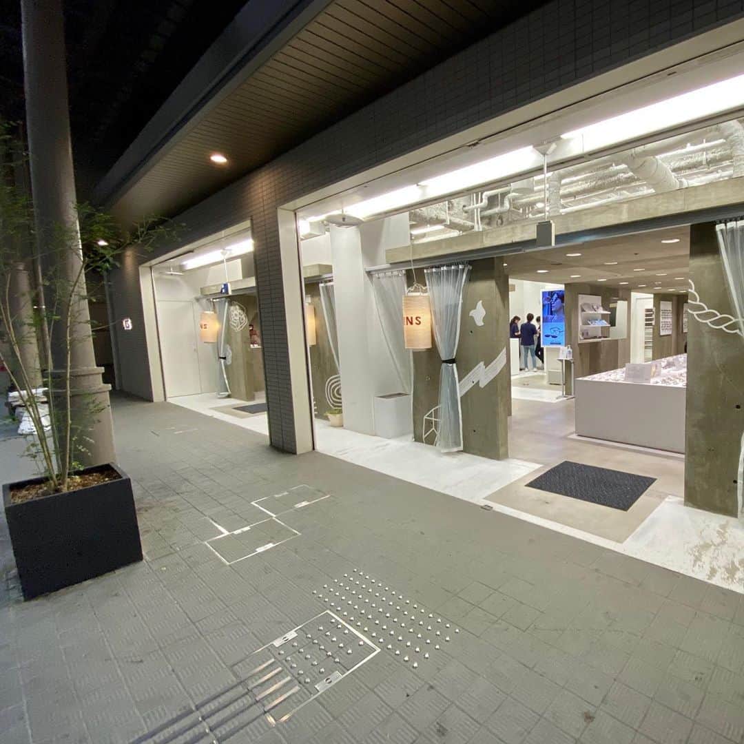 堀江淳のインスタグラム：「京都の「JINS」はオシャレだった！ ＃JINS ＃メガネ ＃京都 ＃堀江淳 ＃メモリーグラス」
