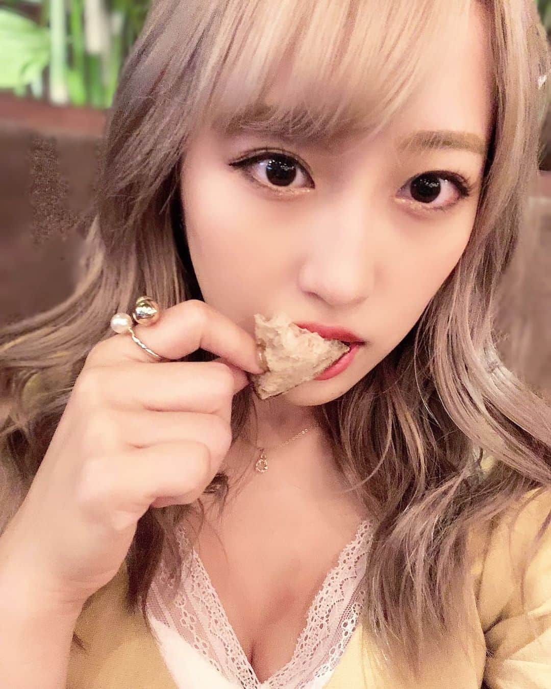 のインスタグラム：「おはよーーーーーー🐔🐣☀﻿ ﻿ 普通に今起きてしまった😫💭﻿ もうカツジン切れた？🙁w﻿ ﻿ 今週もみんなでのりきるぞーー﻿ ﻿ いつもの質問！﻿ お昼何食べた？？🍴💓﻿ ﻿ ﻿ #配信者#配信ライブ﻿ #原宿ランチ#gyre#gyrefood﻿ #自撮り部#推してください﻿ #honoka#可愛い子と繋がりたい﻿ @gyre_uni」