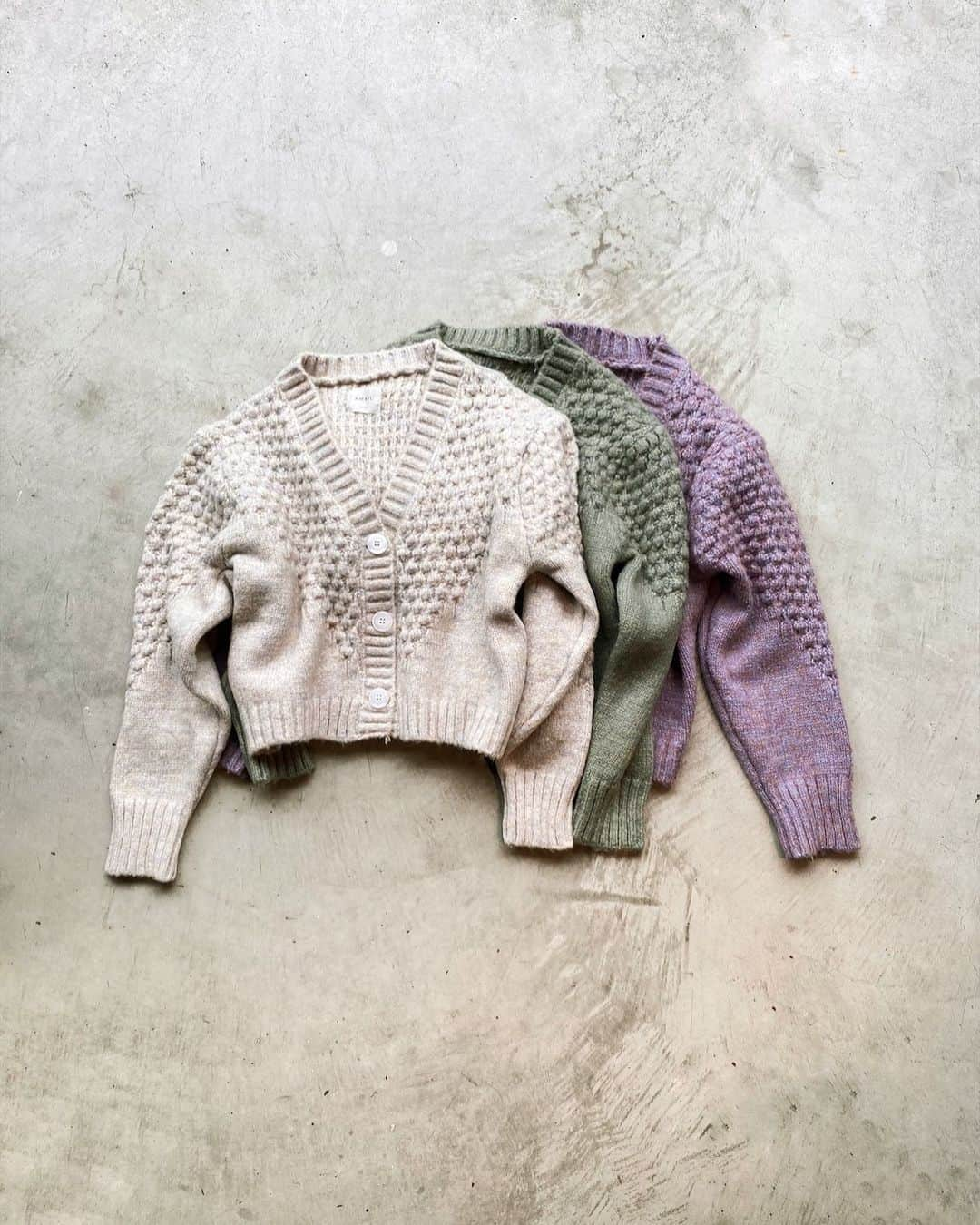 AMAILさんのインスタグラム写真 - (AMAILInstagram)「#AMAIL fashionable warm knit ¥12,000+tax color:MNT/IVO/PUR size:FREE 本日9月23日(水)12:00～予約販売スタート。 10月商品」9月23日 13時57分 - amail_official